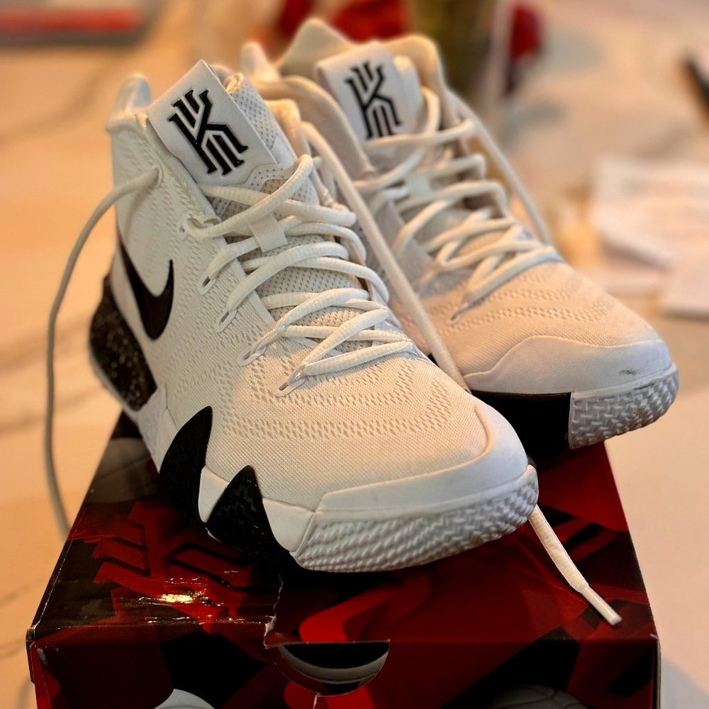 Nike Kyrie Irving (Team) Basketball Shoes